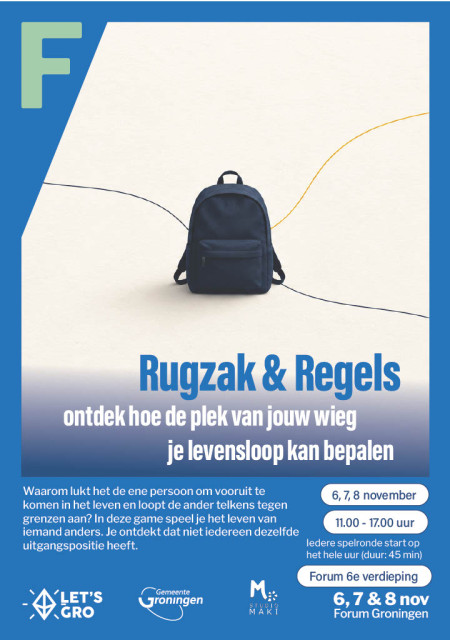 Een poster met de aankondiging van Rugzak en Regels. Een afbeelding van een blauwe rugzak waar lijnen naartoe lopen. De tekst op de poster luidt: ontdek hoe de plek van jouw wieg je levensloop kan bepalen. Waarom lukt het de ene persoon om vooruit te komen in het leven en loopt de ander telkens tegen grenzen aan? In deze game speel je het leven van iemand anders. Je ontdekt dat niet iedereen dezelfde uitgangspositie heeft. Plus logo's en de data die in de tekst ook worden genoemd.